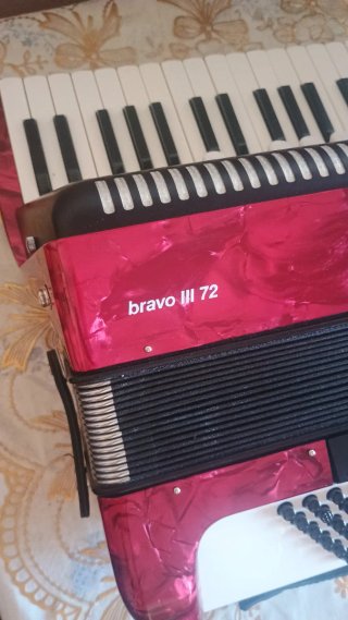 Acordeón Hohner Bravo III 72 Bajos