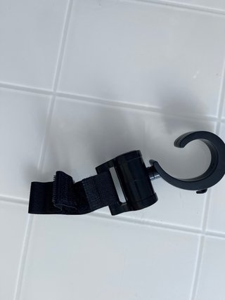 Gancho universal para carrito de bebé