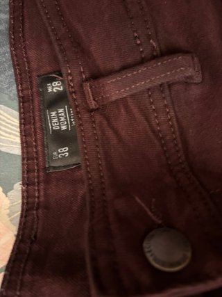 Pantalones vaqueros morados anchos
