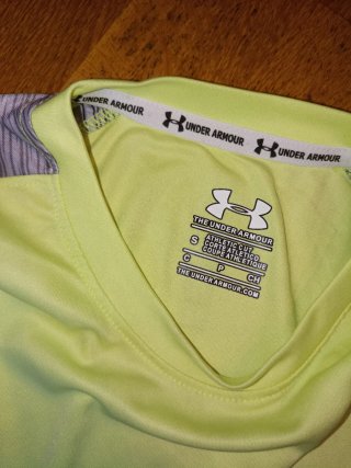 Camiseta deportiva Under Armour verde