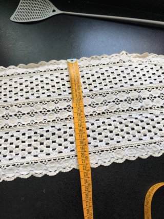 Tapete de tela beige y blanco