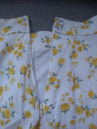 Falda Hollister floral blanca y amarilla Talla S