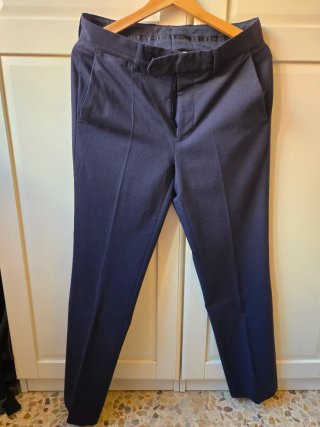 Traje azul Mango con dos pantalones