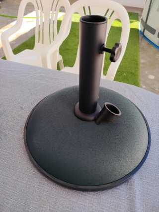 Base para sombrilla de metal y piedra