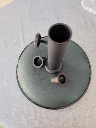 Base para sombrilla de metal y piedra