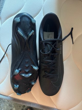 Botas de fútbol juveniles negras