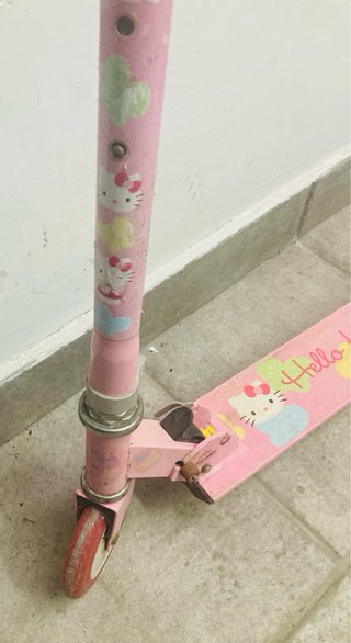 Patinete Hello Kitty rosa