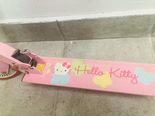 Patinete Hello Kitty rosa