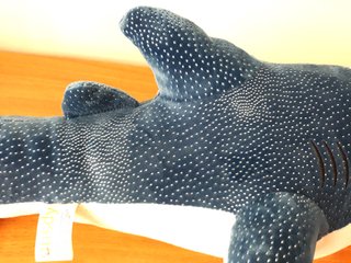 Peluche Tiburón Azul con Puntos Billantes