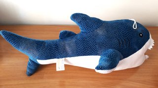 Peluche Tiburón Azul con Puntos Billantes