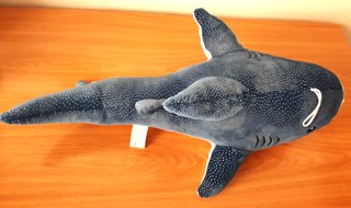 Peluche Tiburón Azul con Puntos Billantes