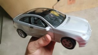 Mercedes-Benz C Sportcoupé (W203) de Maisto 1/18