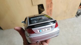 Mercedes-Benz C Sportcoupé (W203) de Maisto 1/18