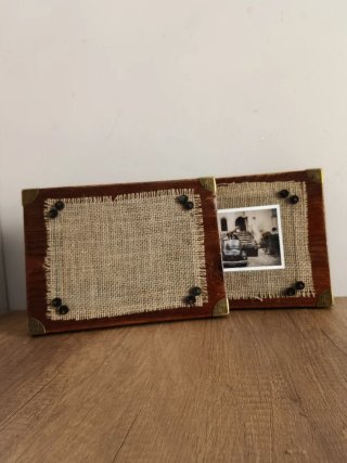 Cornice in legno con juta