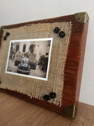 Cornice in legno con juta