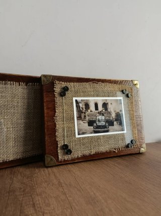 Cornice in legno con juta