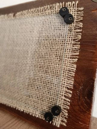 Cornice in legno con juta