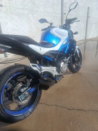 Suzuki Gladius