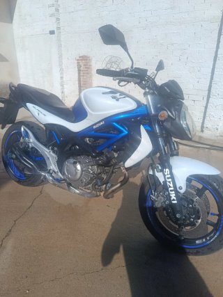 Suzuki Gladius