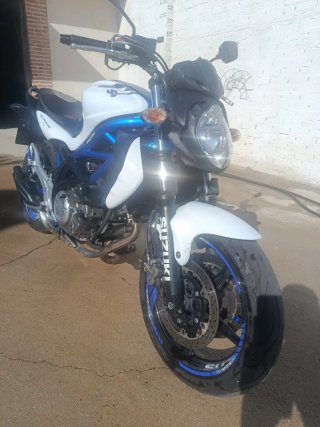 Suzuki Gladius