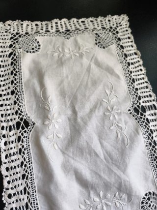 Tapete de tela beige y blanco