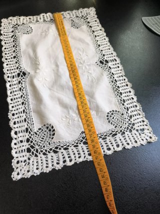 Tapete de tela beige y blanco