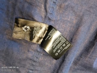 Camisa H&M azul con colibríes