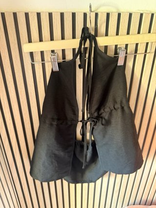 Top negro halter con cordones