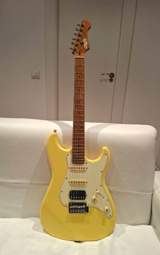 Guitarra Jet JS400 Stratocaster HSS Vintage Yellow