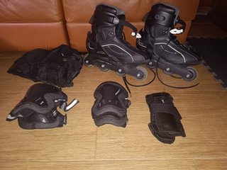 Patines en línea con protecciones