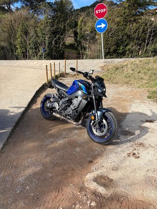 Yamaha MT-09 2023 RACE BLUE