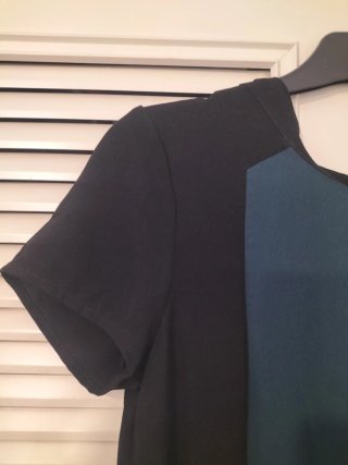 Vestido corto Springfield negro y verde