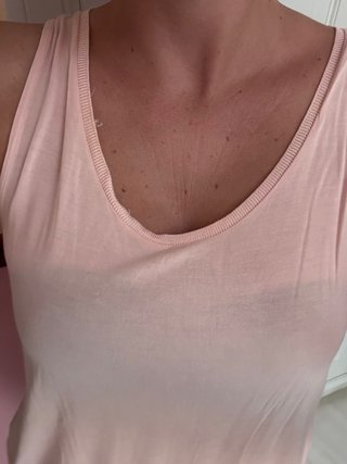 Camiseta rosa sin mangas