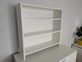 Estantería blanca de madera