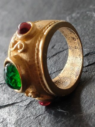 Anillo Dorado Mate Etrusco Cabujones firmado