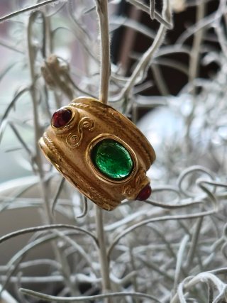Anillo Dorado Mate Etrusco Cabujones firmado