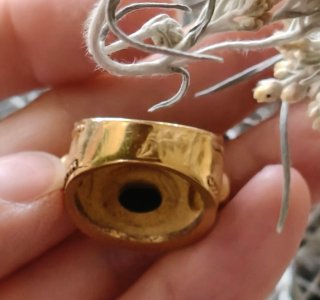 Anillo Dorado Mate Etrusco Cabujones firmado