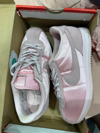 Nike Cortez Textil Satén Rosa