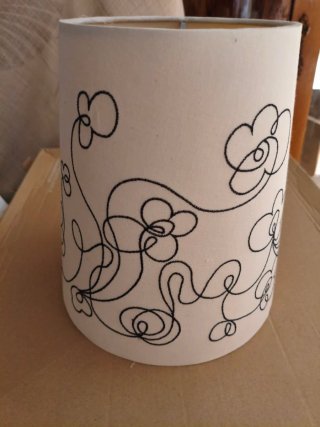Pantalla de lámpara grande beige con flores