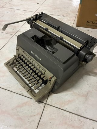 Máquina de escribir Olivetti Linea 98
