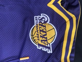 Pantalones Cortos Morados Lakers Talla S (SIN USO)