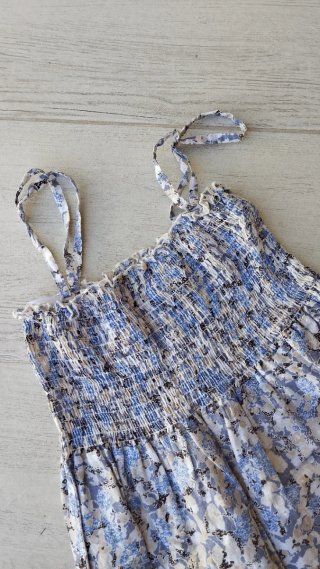 Camisa flores. Vero Moda (Tirantes removibles)