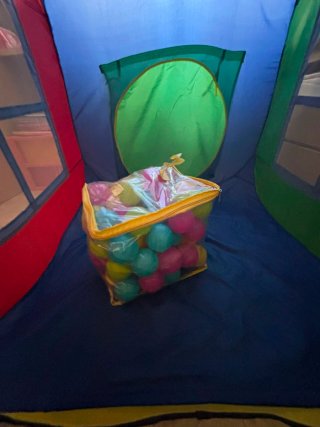 Casita de pelotas con bolsa de pelotas