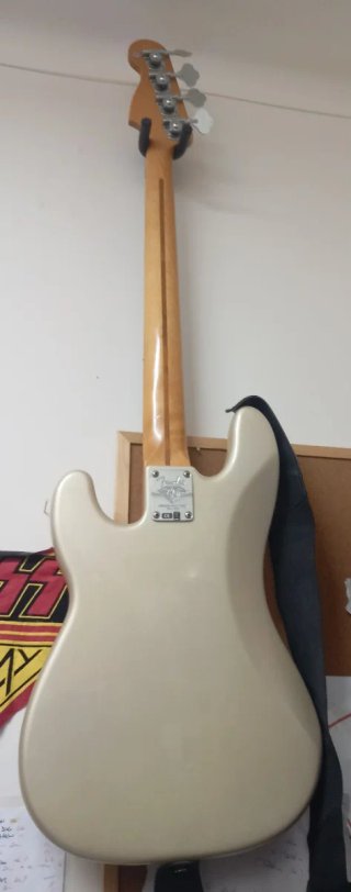 Bajo Fender Precision 60th Anniversary