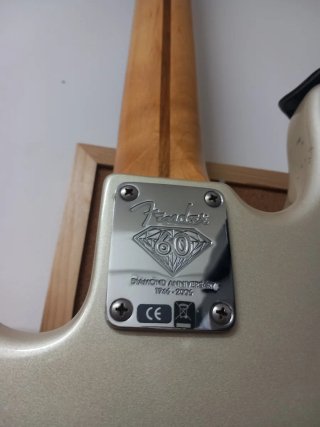 Bajo Fender Precision 60th Anniversary