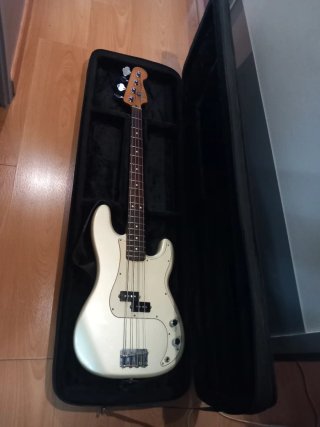 Bajo Fender Precision 60th Anniversary