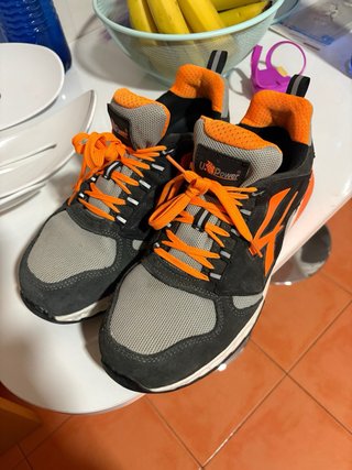 Zapatillas U-Power Negras y Naranjas