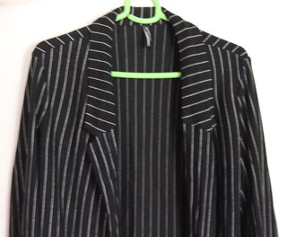 Blazer negro rayas diplomáticas . Stradivarius