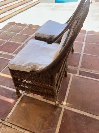 2 Sillones de mimbre con cojines