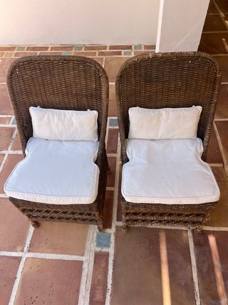 2 Sillones de mimbre con cojines